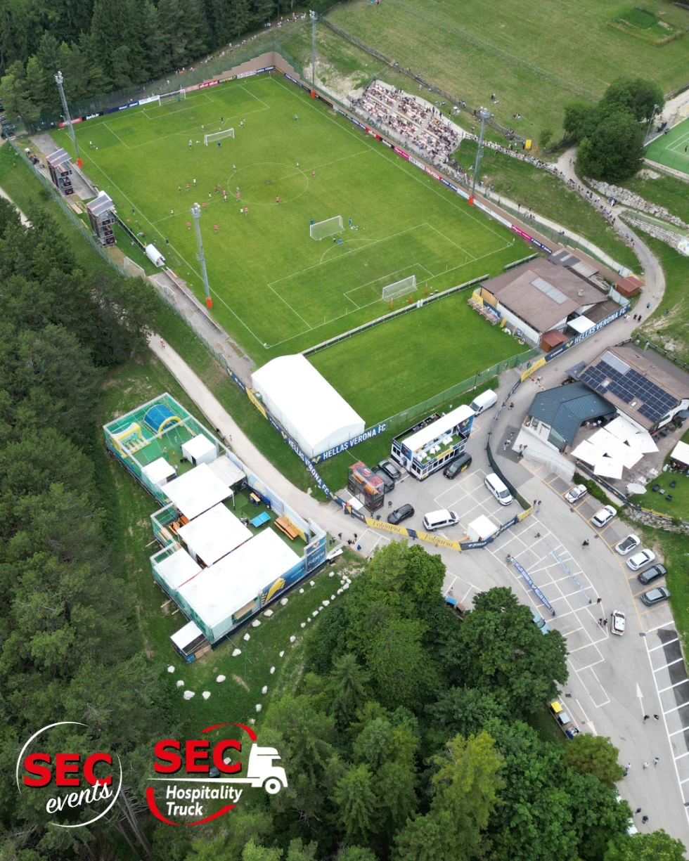 SEC Events per il ritiro 2025 dell'Hellas Verona: un villaggio su misura tra sport, accoglienza e funzionalità