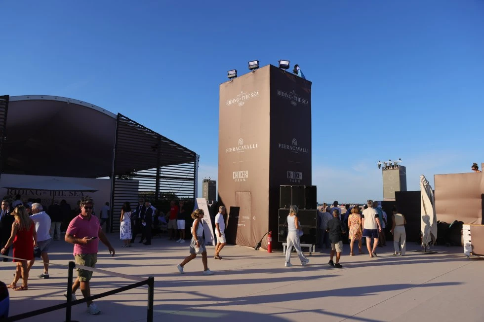 Riding by the Sea 2026: l'allestimento firmato SEC Events