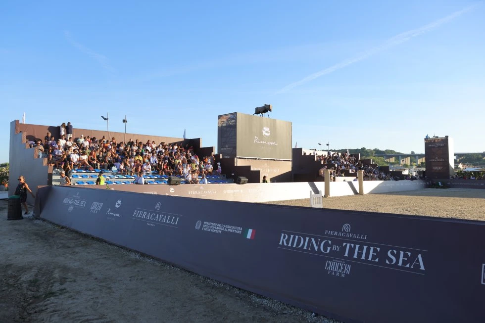 Riding by the Sea 2026: l'allestimento firmato SEC Events