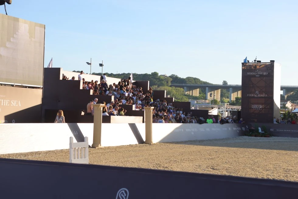 Riding by the Sea 2026: l'allestimento firmato SEC Events