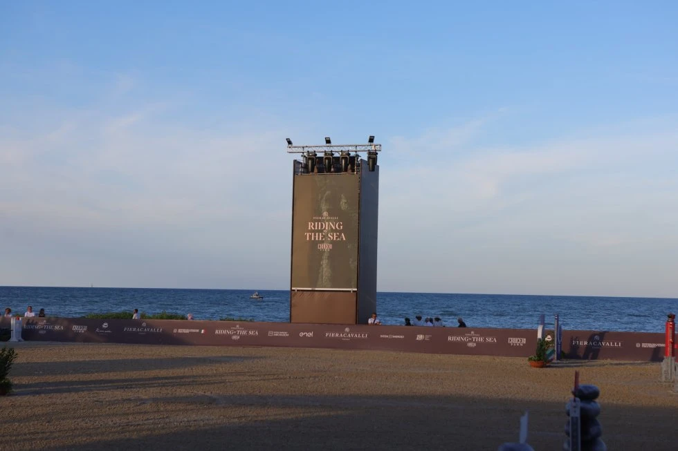 Riding by the Sea 2026: l'allestimento firmato SEC Events